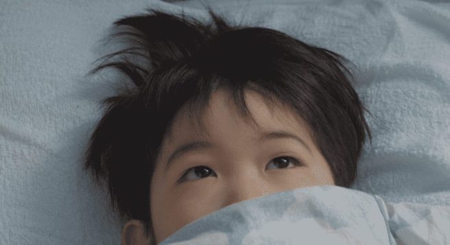 Un fotogramma dal film "Takara – La notte che ho nuotato"
