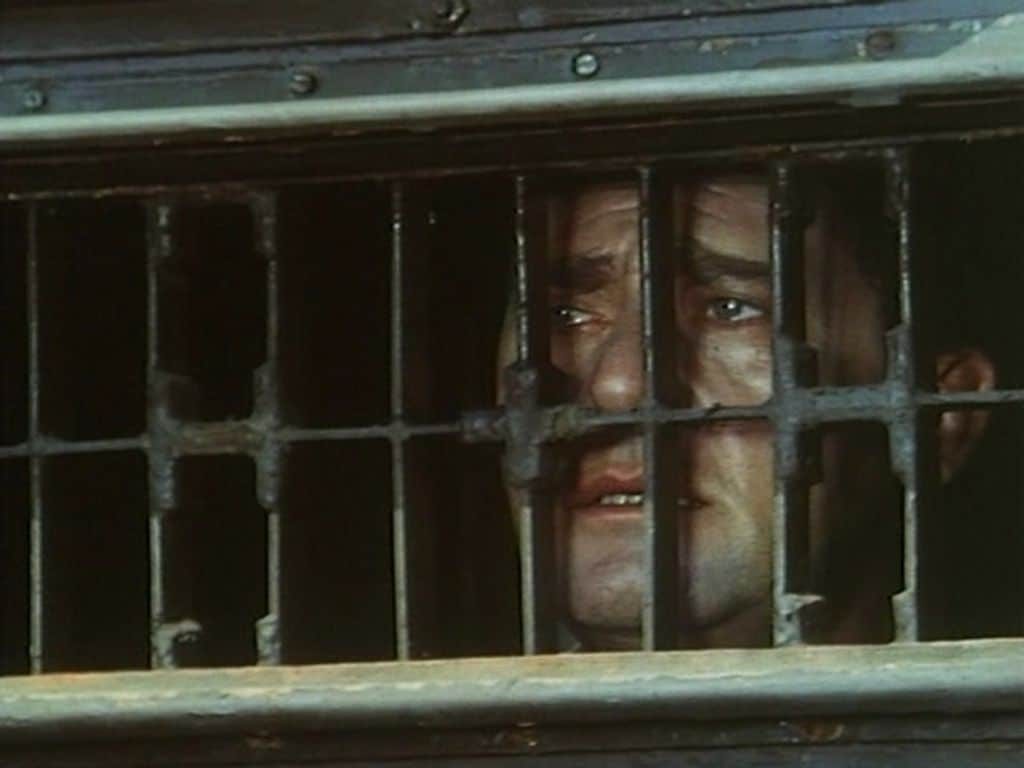 Un fotogramma dal film "Detenuto in attesa di giudizio"